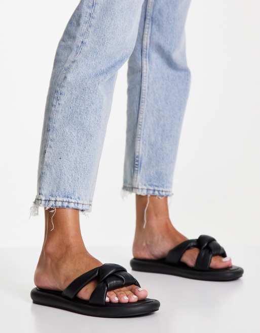 Topshop - Pixie - Sorte vatterede sliders med knude foran