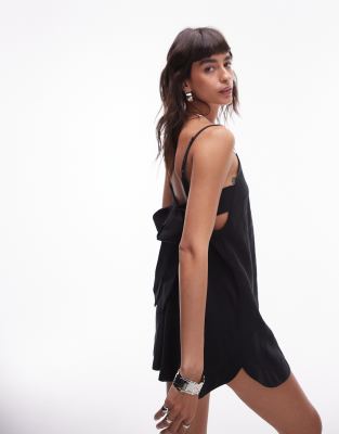 Topshop - Playsuit aus schwarzem Cupro mit gebundener Rückseite