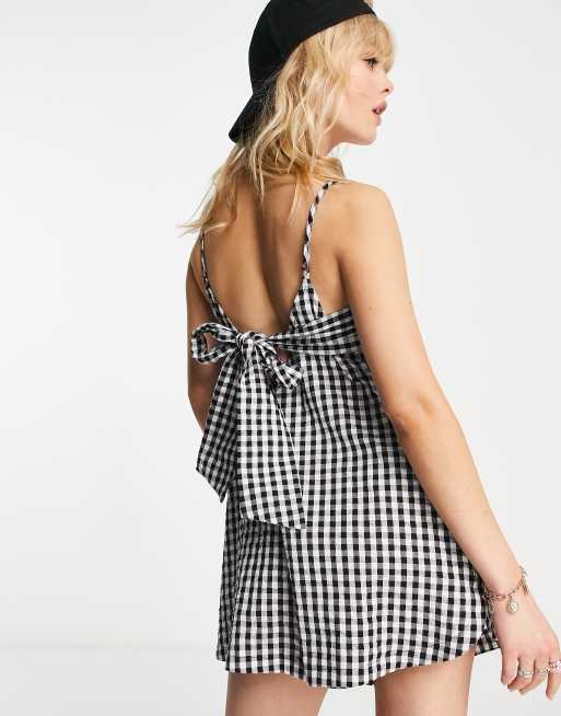 Topshop – Playsuit zum Binden hinten mit Vichykaro in Schwarz-Weiß 