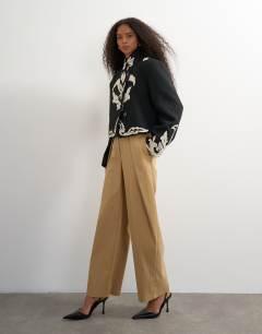 Model wearing Pleat barrel trouser in beige