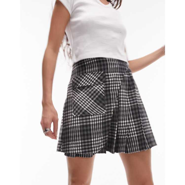 Women's Check Pleated Mini Skirt in Black/white Check