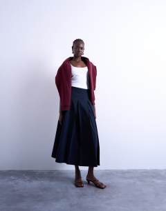Pleated midi skirt in navy with rust stripe