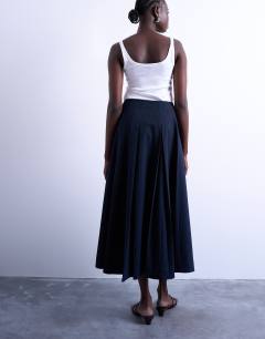 Model wearing Pleated midi skirt in navy with rust stripe