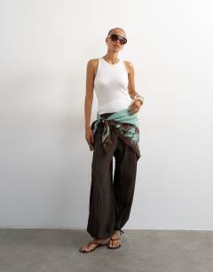 Plisse balloon trouser in chocolate