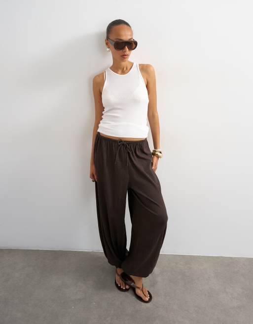 Topshop plisse balloon trouser in chocolate, 3 of 5