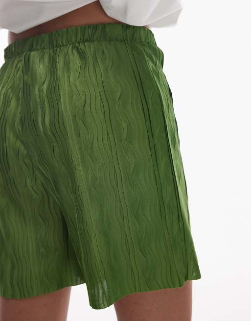 Topshop plisse wide leg shorts in olive green, 4 of 5