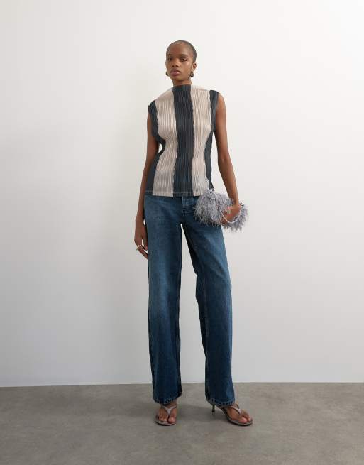 Topshop Plissee-Oberteil mit hohem Kragen in Monochrom, 4 von 4