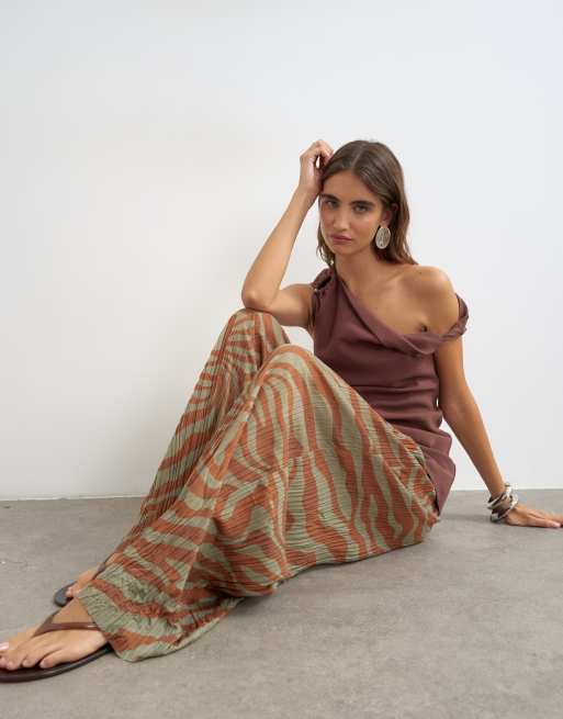 Topshop Plisseehose in Braun mit Animal-Print, 4 von 6