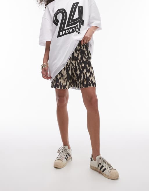 Topshop - Plisserede shorts med abstrakt leopardprint i sort/hvid