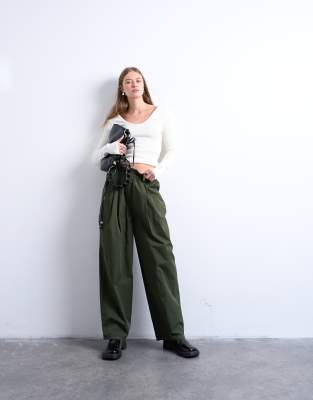 Topshop - Plissierte Ballon-Jogginghose in Grün mit elastischem Bund