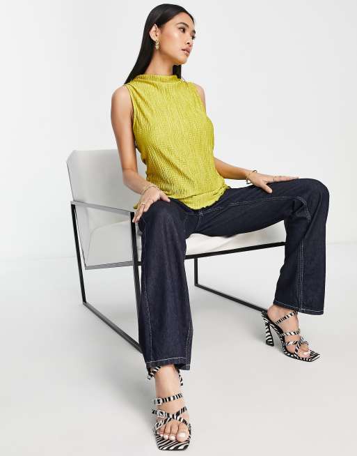 Topshop – Plissiertes, ärmelloses Oberteil in Grün mit Wasserfallkragen, 3 von 4