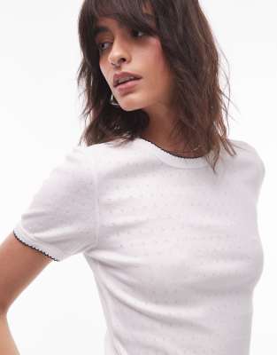 Topshop - Pointelle-T-Shirt in Elfenbeinweiß mit farblich abgesetzter Einfassung