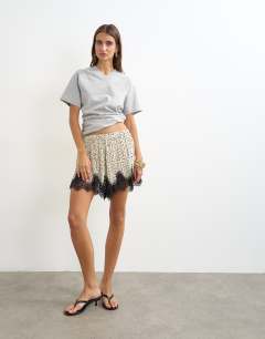 Polka dot lace trim shorts in mono