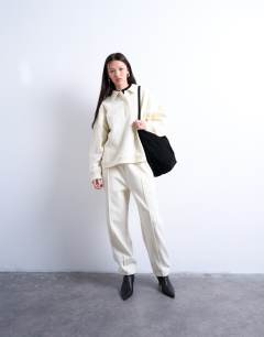 Model wearing Polo sweat in ecru