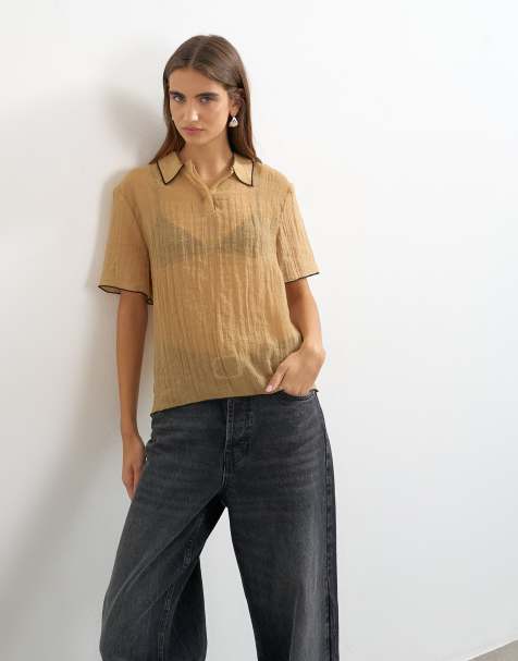 Topshop – Polohemd in Mokka mit Knitterstruktur und schwarzen Zierstreifen - view 1