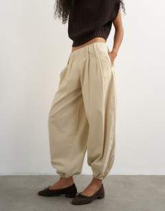 Model wearing Poplin balloon trouser in cream