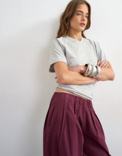 Model wearing Poplin balloon trouser in fig