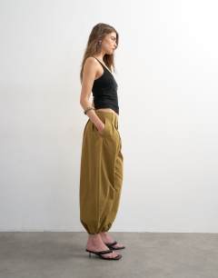 Model wearing Poplin balloon trouser in khaki