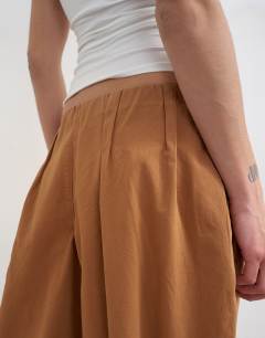 Model wearing Poplin balloon trouser in tan