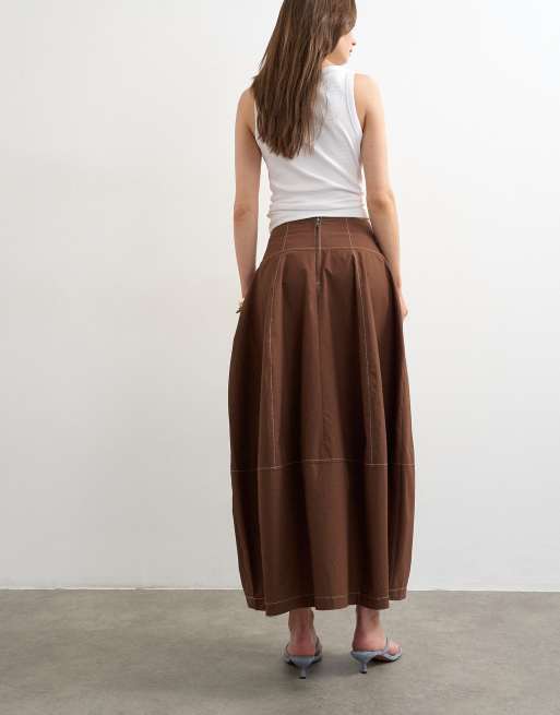 Topshop poplin barrel seamed maxi skirt in chocolate, 4 of 5
