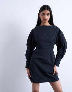 Model wearing Poplin barrel sleeve cinch dress in black