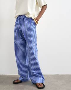 Model wearing Poplin pull on wide leg trouser in dark blue stripe