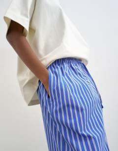 Model wearing Poplin pull on wide leg trouser in dark blue stripe