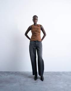 Model wearing Poplin ruched shell top in chocolate