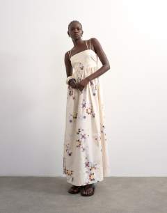 Model wearing Poplin strappy back volume maxi sundress in mosaic print