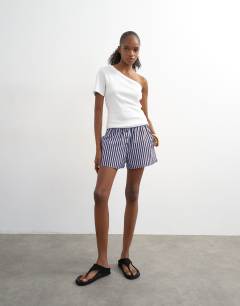 Model wearing Poplin stripe A line boxer short in blue and choc