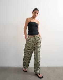Model wearing Poplin stripe wide leg pull on trouser in navy stripe