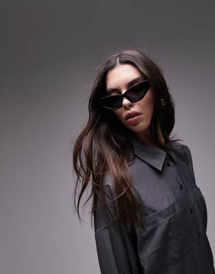 Poppy angular cat eye sunglasses in black