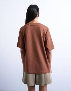 Model wearing Premium basic short sleeve tee in brown