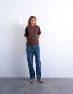 Model wearing Premium basic short sleeve tee in chocolate brown
