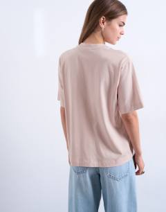 Model wearing Premium basic short sleeve tee in light pink