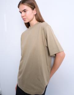 Model wearing Premium basic short sleeve tee in taupe