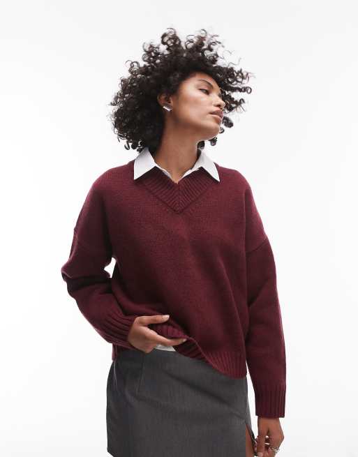 Topshop Premium – Bordowy dzianinowy sweter o luźnym kroju z dekoltem w szpic z wełny jagnięcej 100%