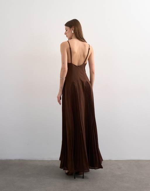 Topshop – Premium – Brun, plisserad maxiklänning med klockad kjol, 4 av 4