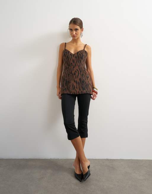 Topshop premium caraco péplum structuré effet poney brossé synthétique à imprimé animal, 2 de 4