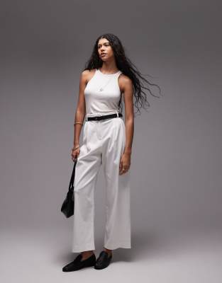 Topshop - Premium - Gerade geschnittene, elegante Hose in Weiß mit doppelten Bundfalten