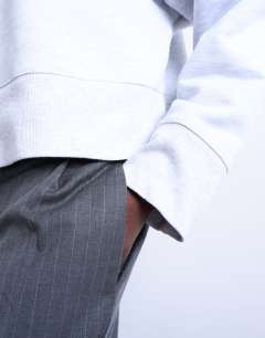 Model wearing Premium heavyweight oversized sweat in ash grey