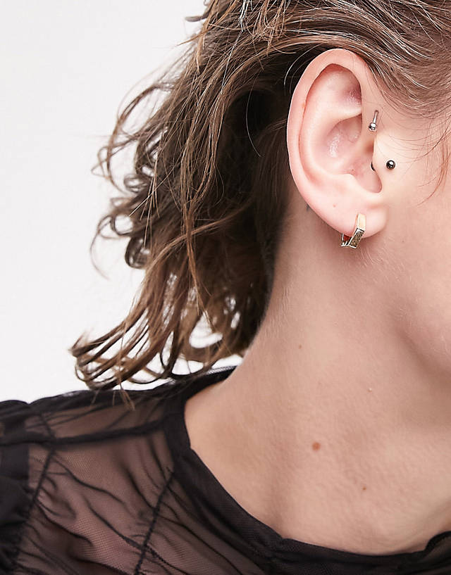 Topshop - premium hexagonal earrings in gold