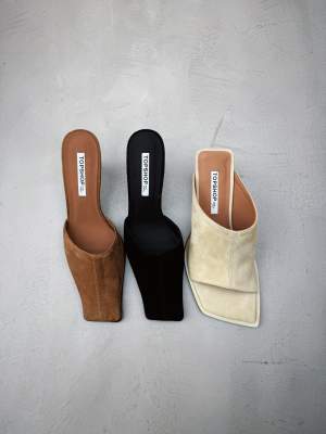Topshop Premium - Ilya - Mules aus Wildleder in Wollweiß mit eckiger, offener Zehenpartie