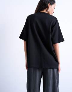 Model wearing Premium interlock oversized tee in black