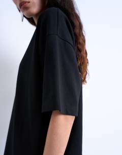 Model wearing Premium interlock oversized tee in black