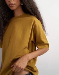 Model wearing Premium interlock t-shirt in ochre