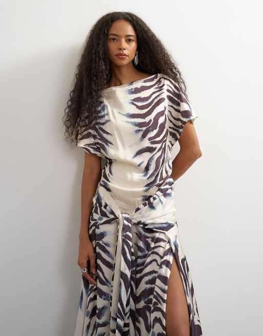 Topshop premium maxikjole i viskose-satin med sænket bindebælte i mono zebra, 3 af 4