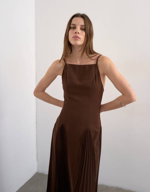 Topshop - Premium - Plisseret brun maxikjole med høje kiler, 2 af 4