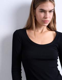 Model wearing Premium rib long sleeve wide scoop neck top in black