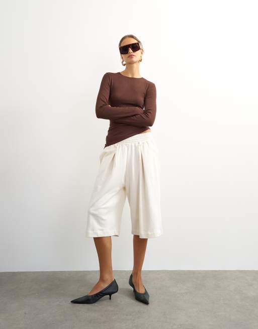 Topshop premium ribbed ruched asymmetric hem long sleeve top in chocolate, 3 of 4
